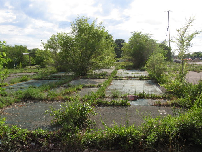 Wallis Drive-In - Wallis North - 5414 N Saginaw (newer photo)
